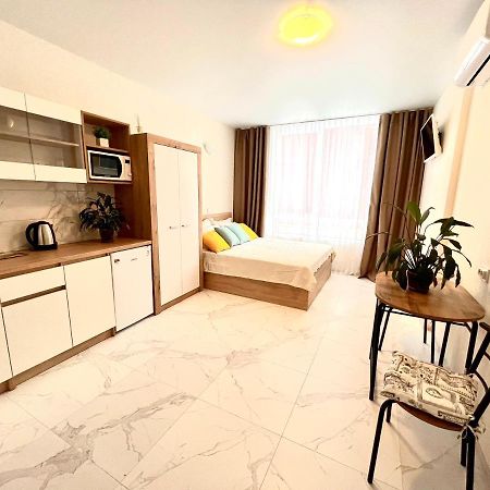 Osapart Hotel In A Complex Semycvit 2 Лвив Екстериор снимка
