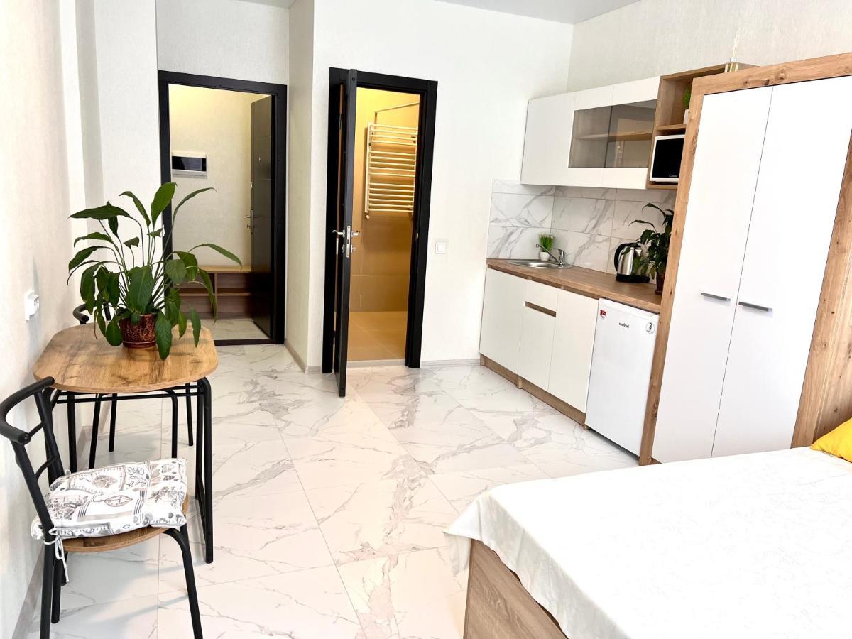 Osapart Hotel In A Complex Semycvit 2 Лвив Екстериор снимка