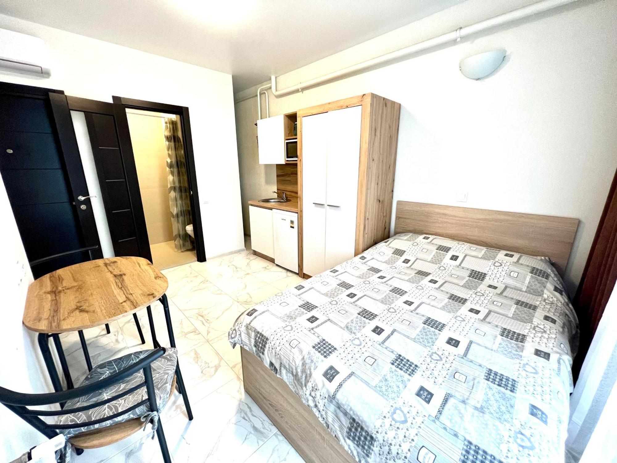 Osapart Hotel In A Complex Semycvit 2 Лвив Екстериор снимка