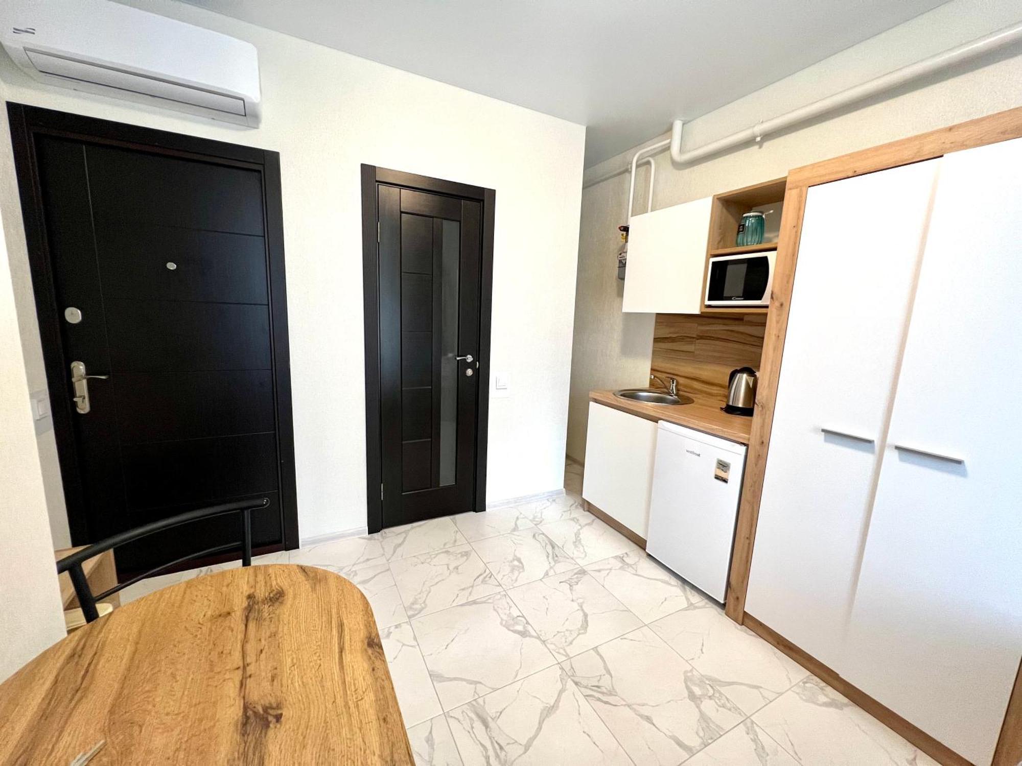 Osapart Hotel In A Complex Semycvit 2 Лвив Екстериор снимка